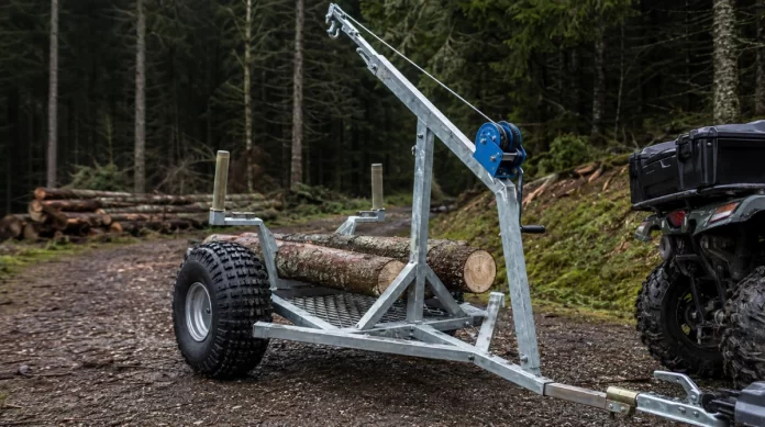 Test av Timmervagn med kran för fyrhjuling